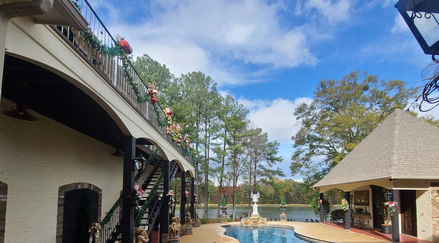 Back Yard Christmas Decor & Design