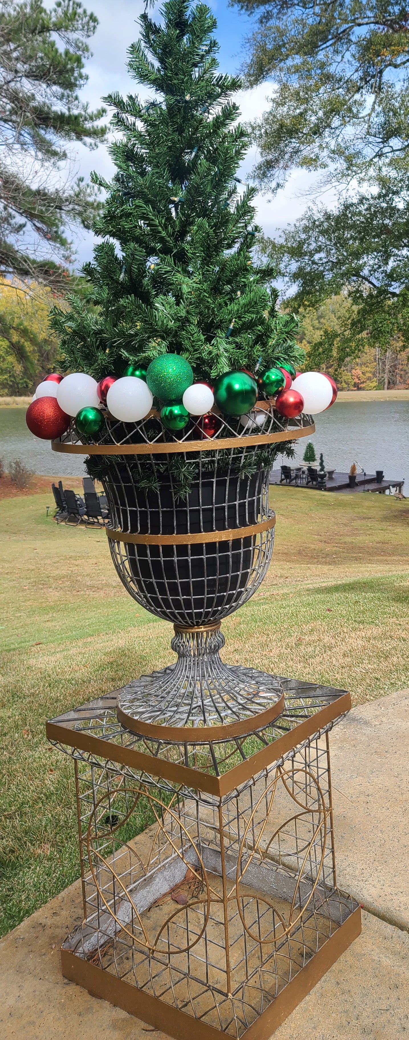 Back Yard Christmas Decor & Design